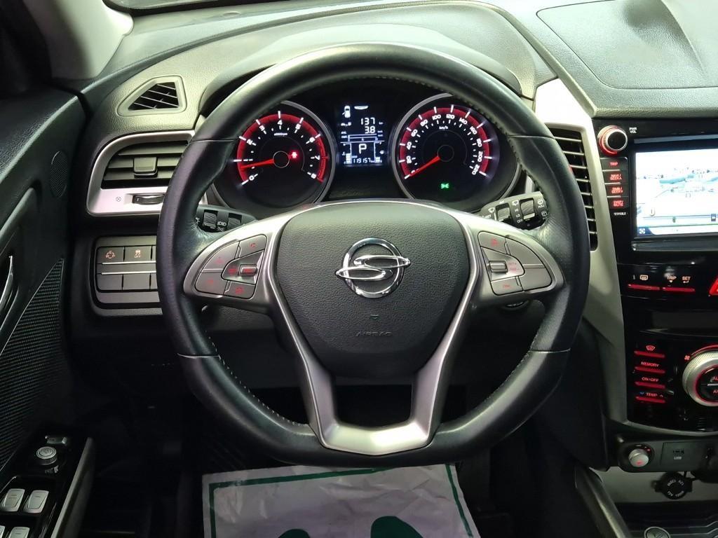 Ssangyong Tivoli - Vista 9