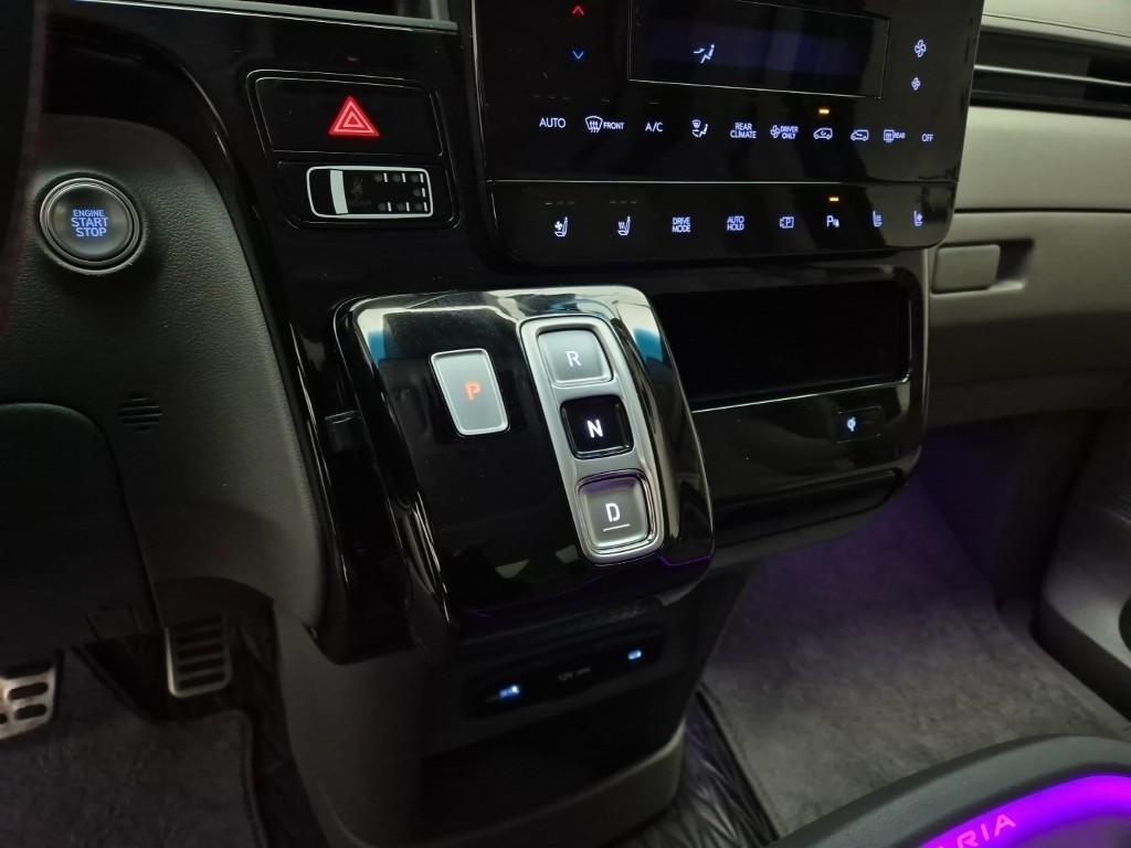 HYUNDAI Staria - Vista 8
