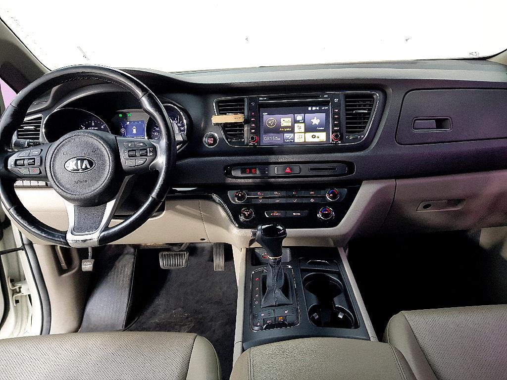 KIA Carnival - Vista 5