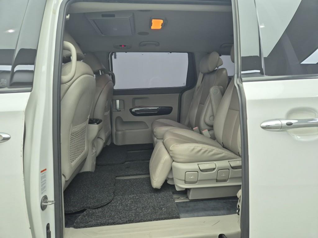 KIA Carnival - Vista 12