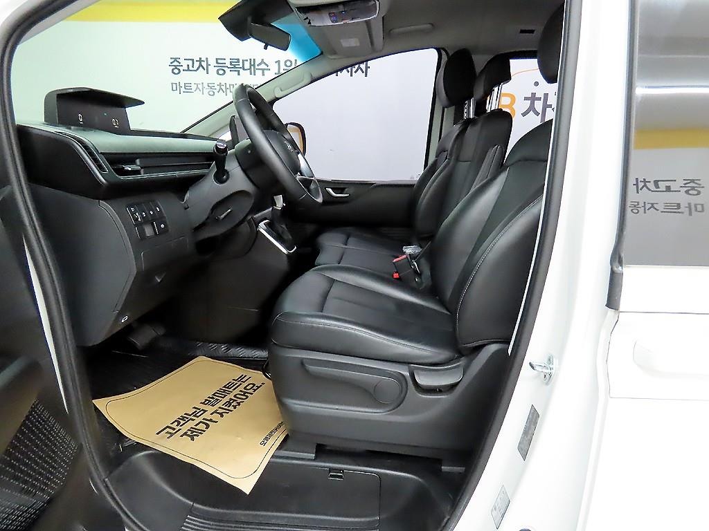 HYUNDAI Staria - Vista 5