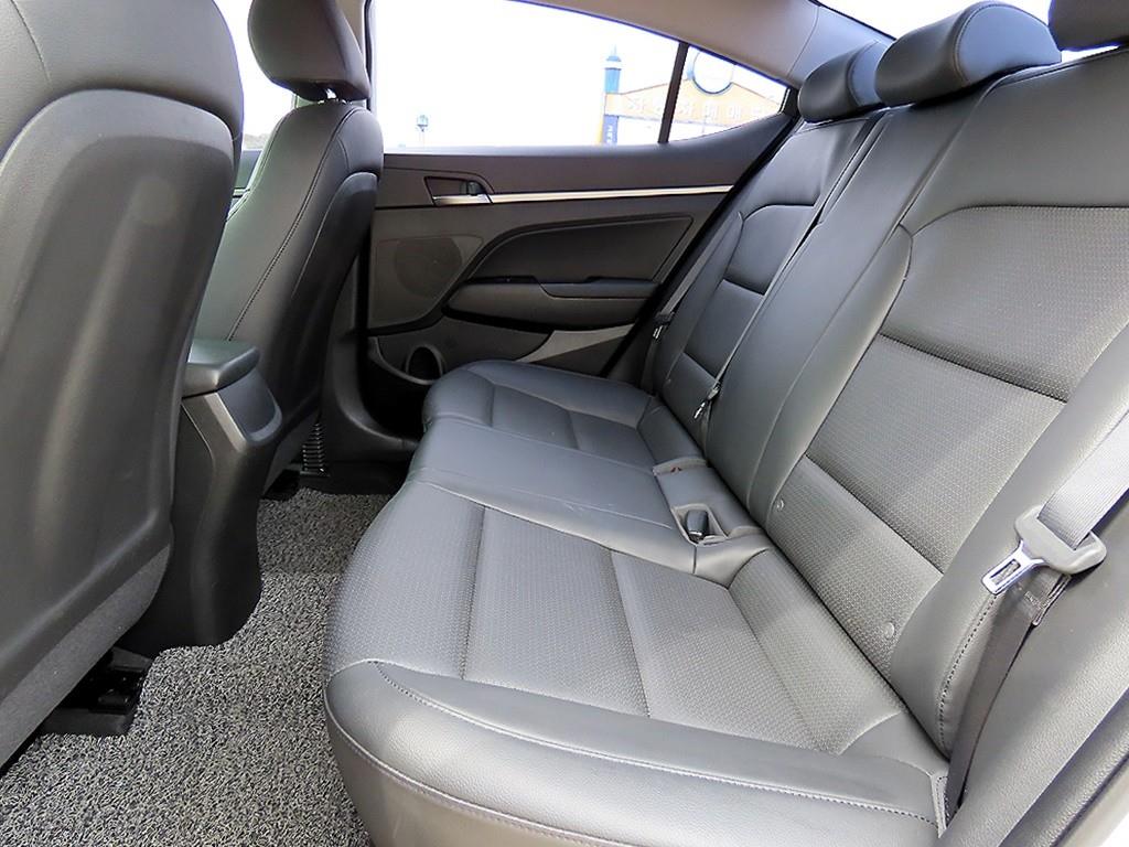 HYUNDAI Avante - Vista 6