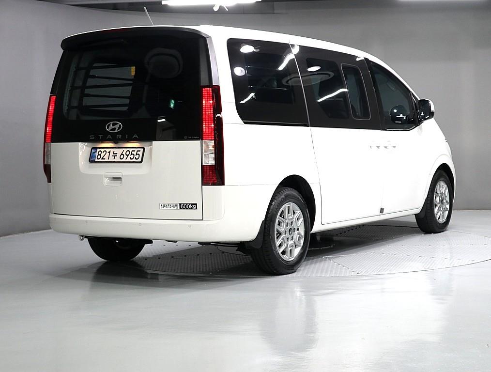 HYUNDAI Staria - Vista 3