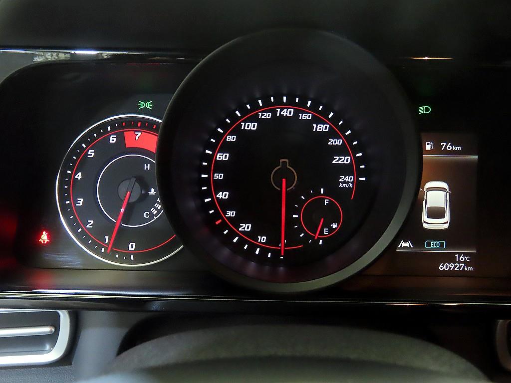 HYUNDAI Avante - Vista 9