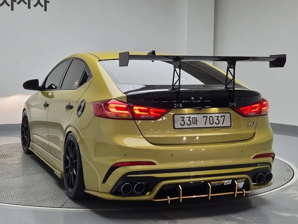 HYUNDAI Avante - Vista 4