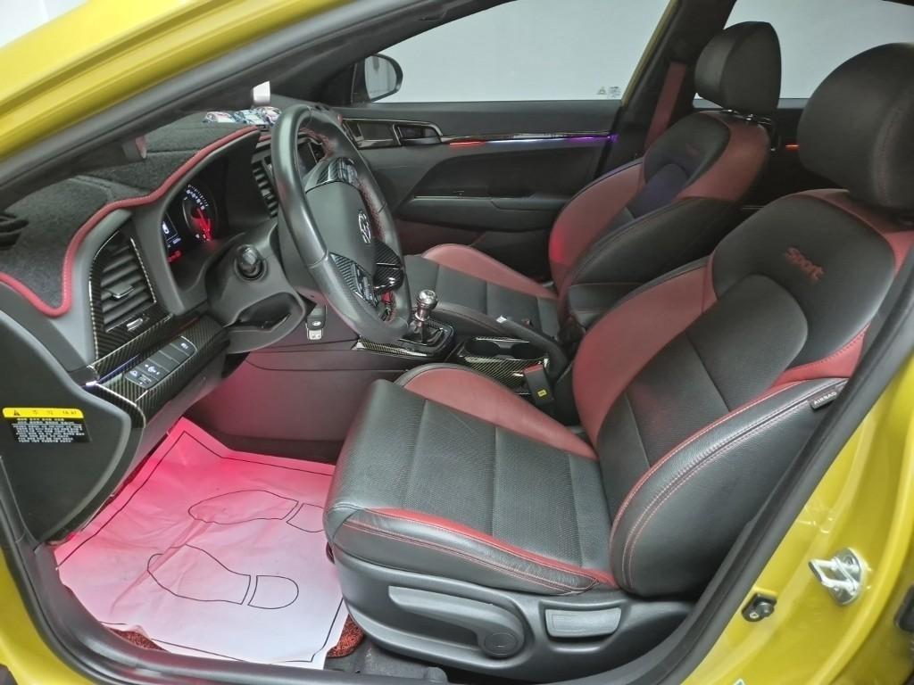 HYUNDAI Avante - Vista 11