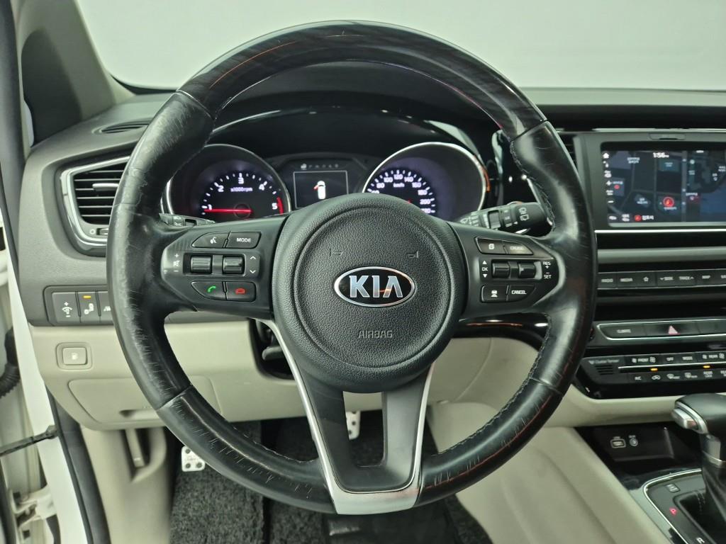 KIA Carnival - Vista 9