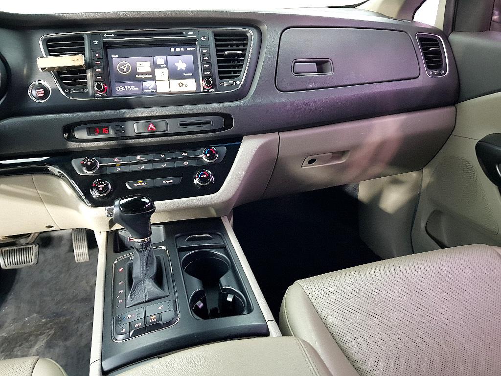 KIA Carnival - Vista 10