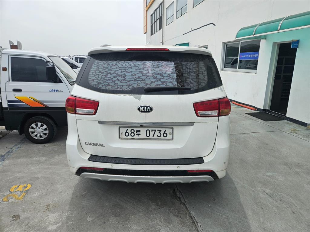 KIA Carnival - Vista 4