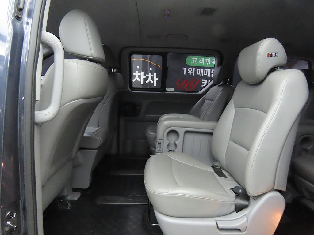 HYUNDAI Starex - Vista 9
