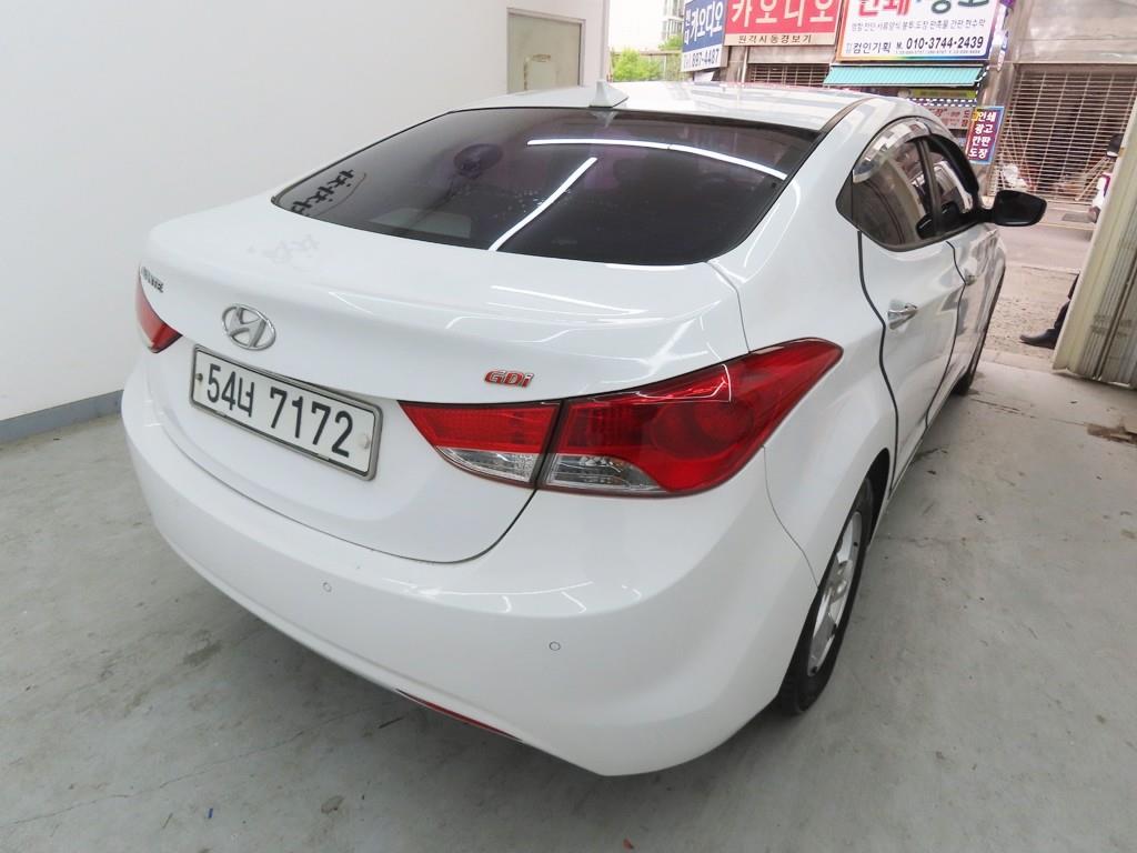 HYUNDAI Avante - Vista 3