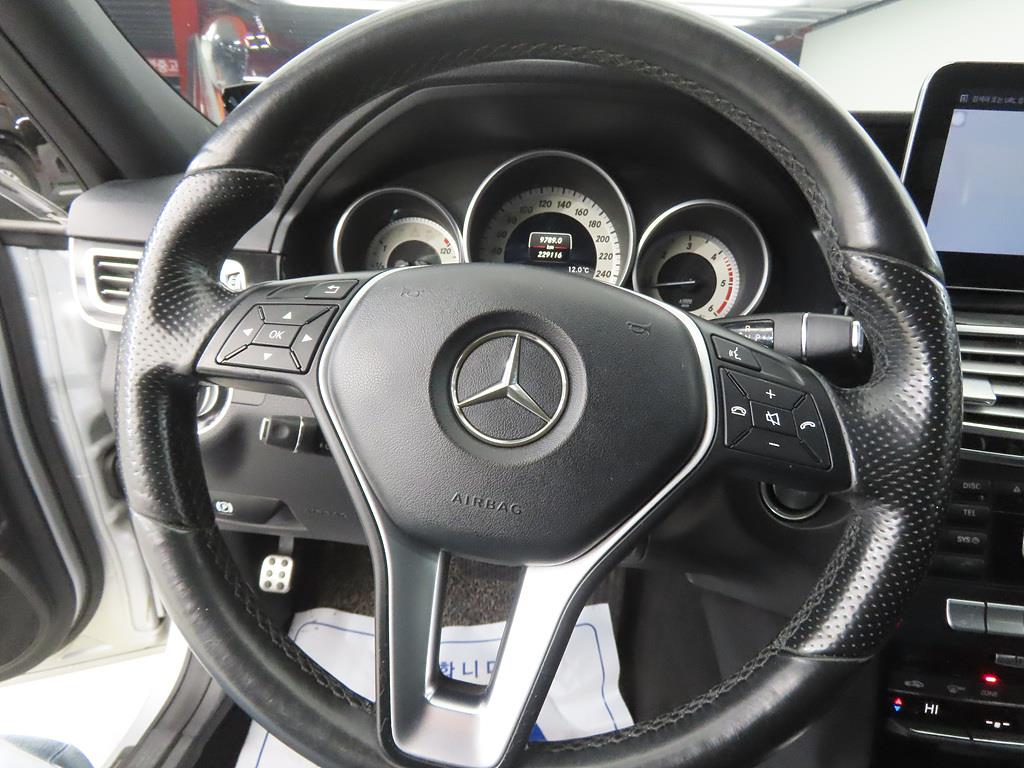 Mercedes Benz E class - Vista 8