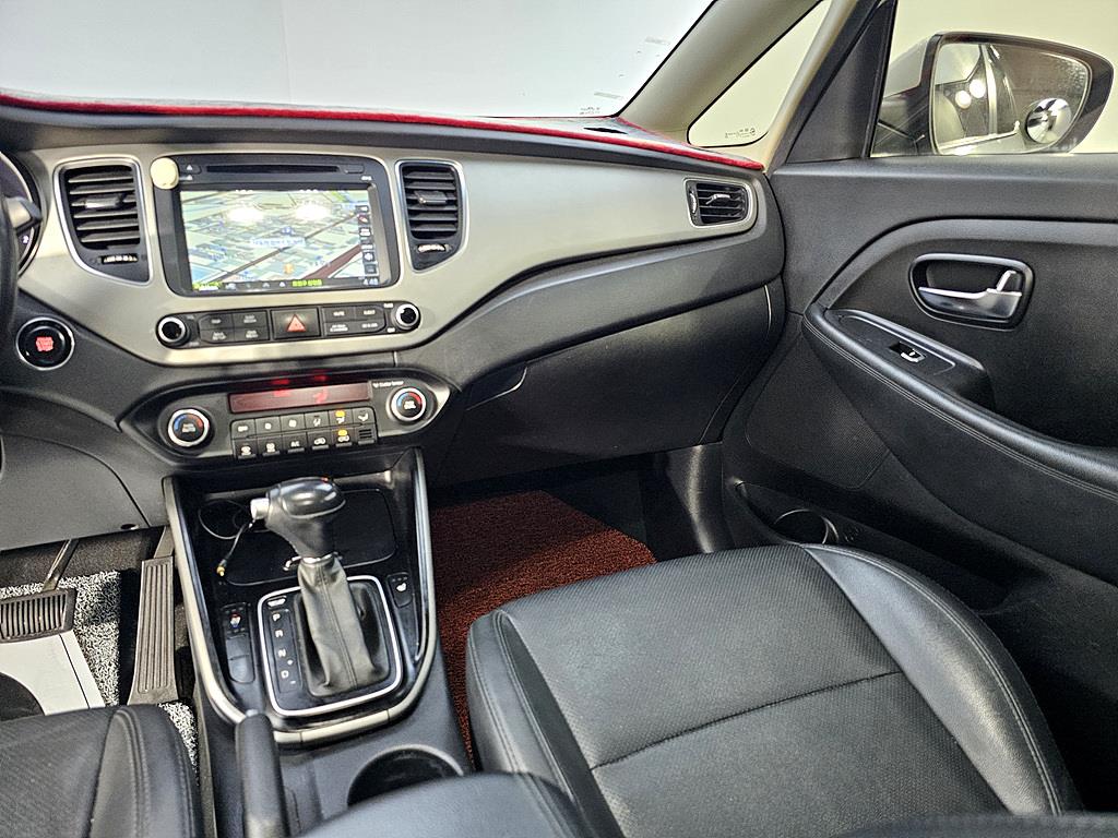 KIA Carens - Vista 10