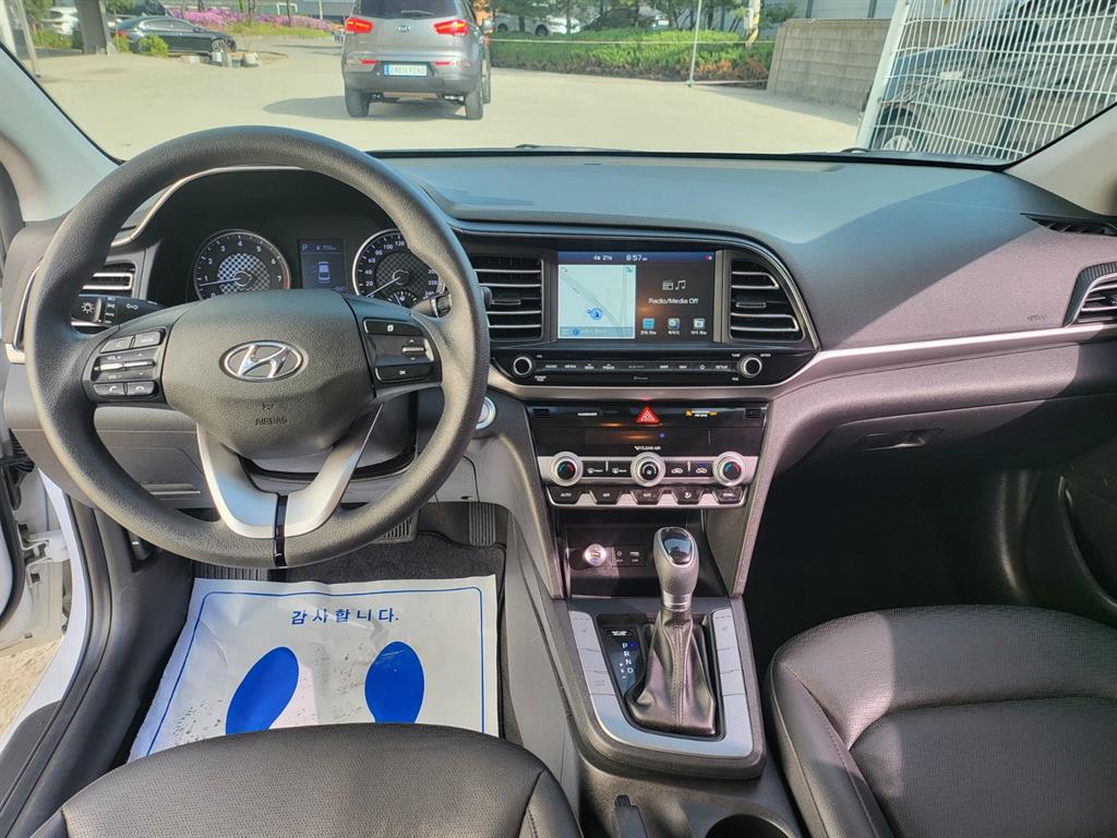 HYUNDAI Avante - Vista 7