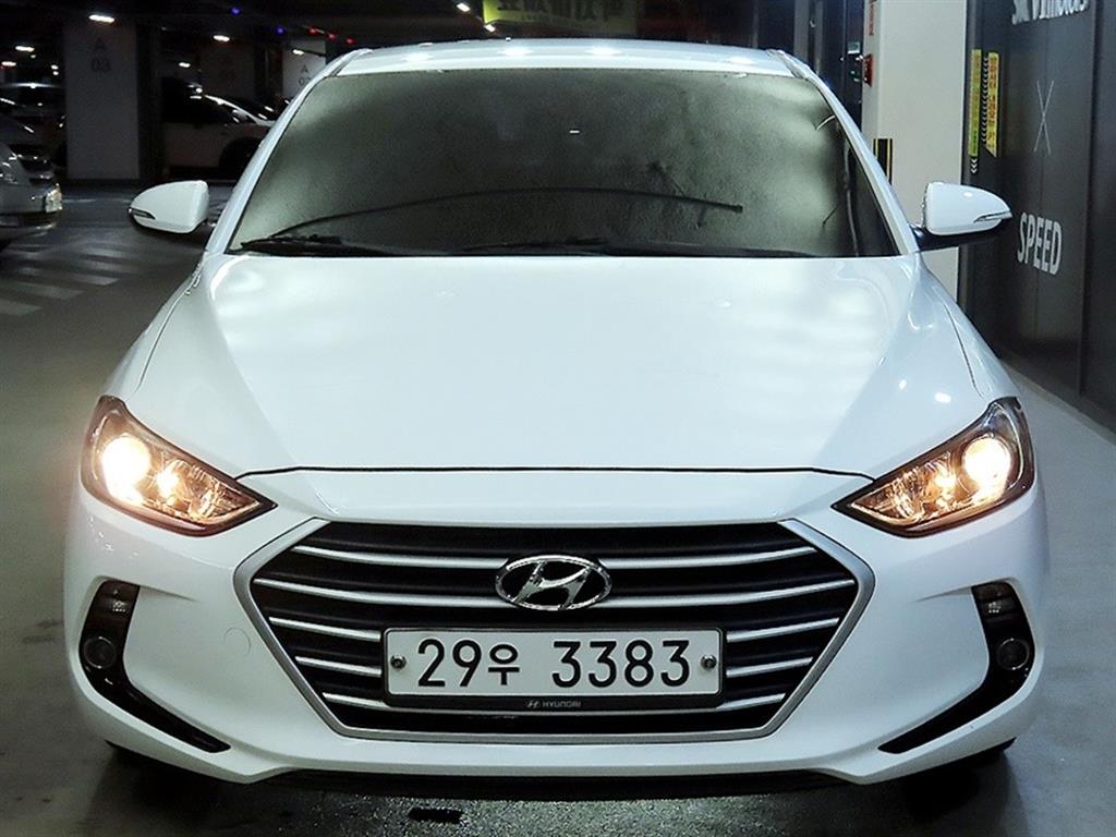 HYUNDAI Avante - Vista 2