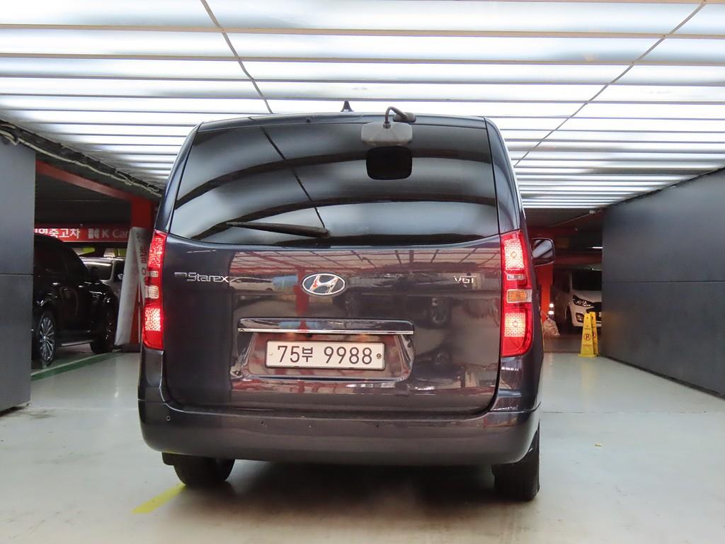 HYUNDAI Starex - Vista 3