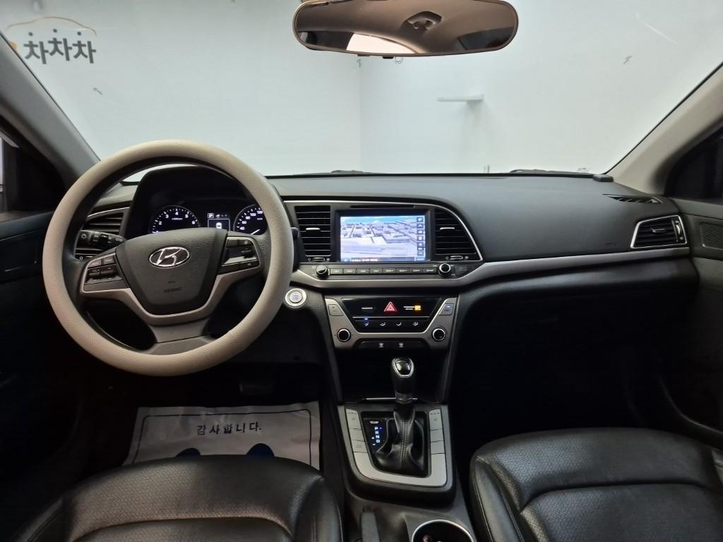 HYUNDAI Avante - Vista 7