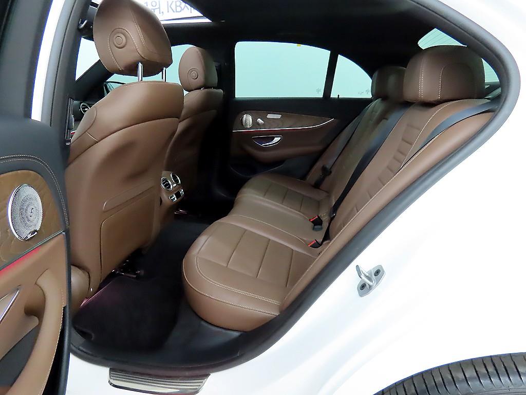 Mercedes Benz E class - Vista 6