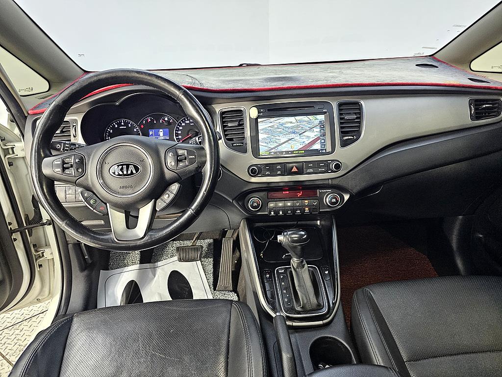 KIA Carens - Vista 5