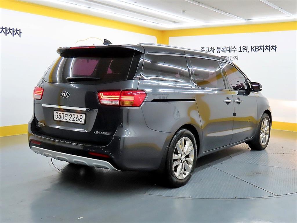 KIA Carnival - Vista 4