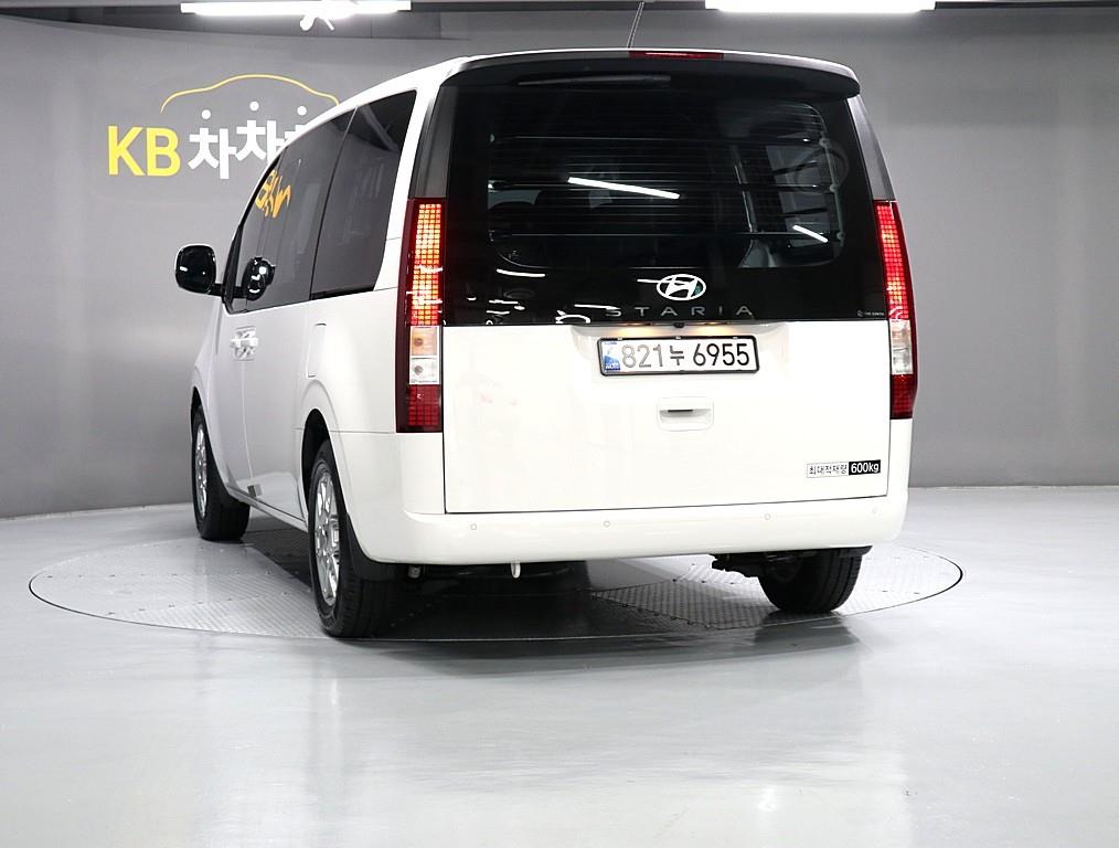 HYUNDAI Staria - Vista 4