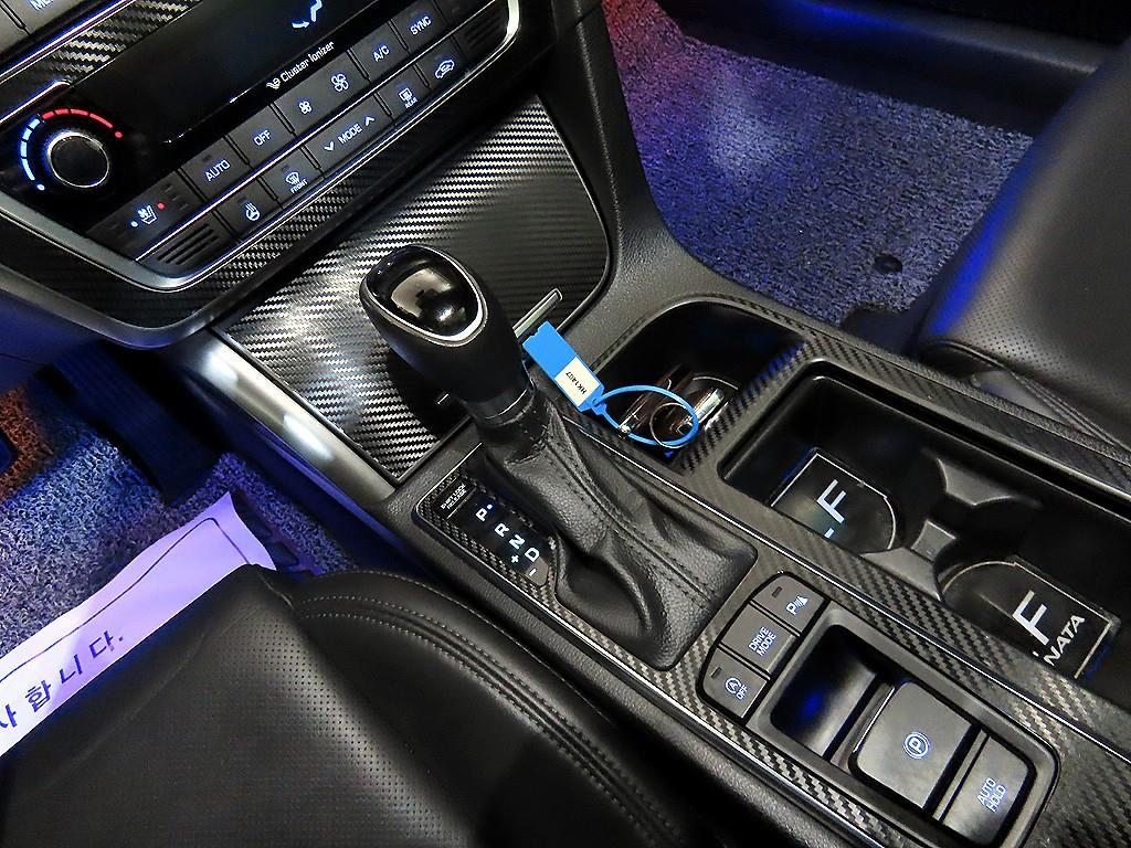 HYUNDAI Sonata - Vista 12