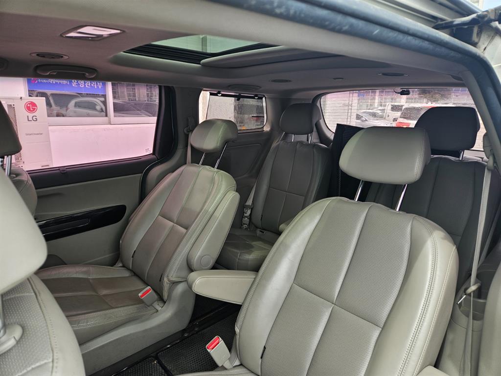 KIA Carnival - Vista 6