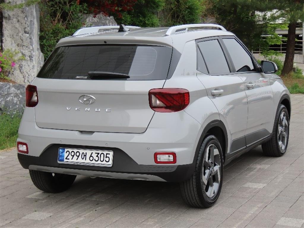 HYUNDAI Venue - Vista 5