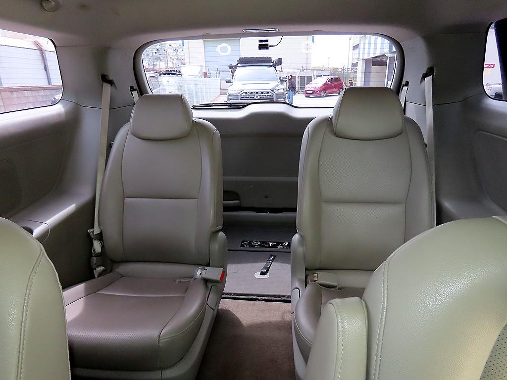 KIA Carnival - Vista 7