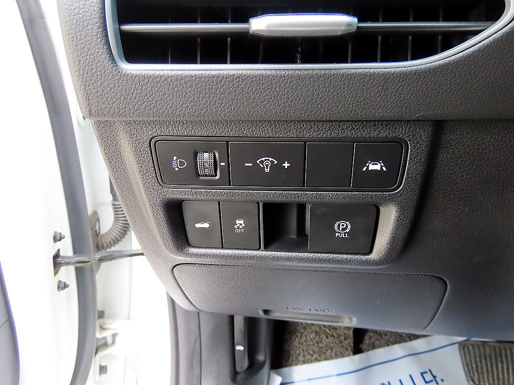 HYUNDAI Sonata - Vista 12