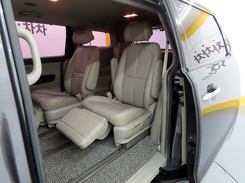 KIA Carnival - Vista 6