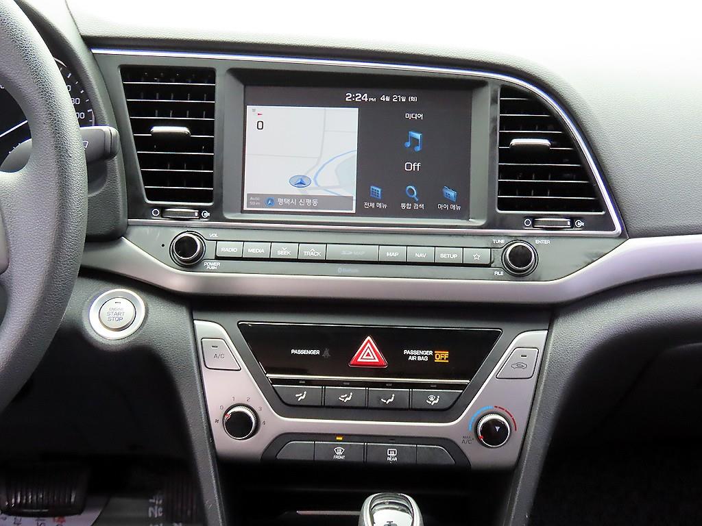 HYUNDAI Avante - Vista 10