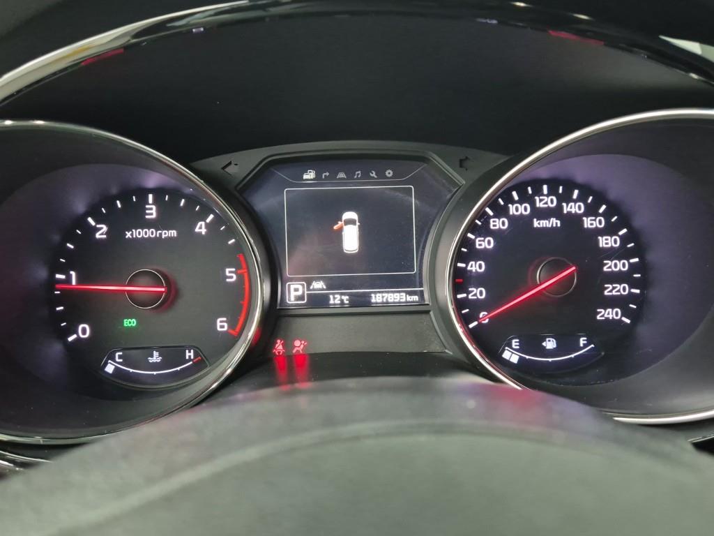 KIA Carnival - Vista 7