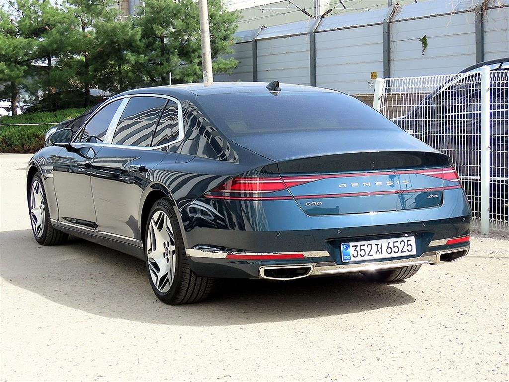 Genesis G90 - Vista 3