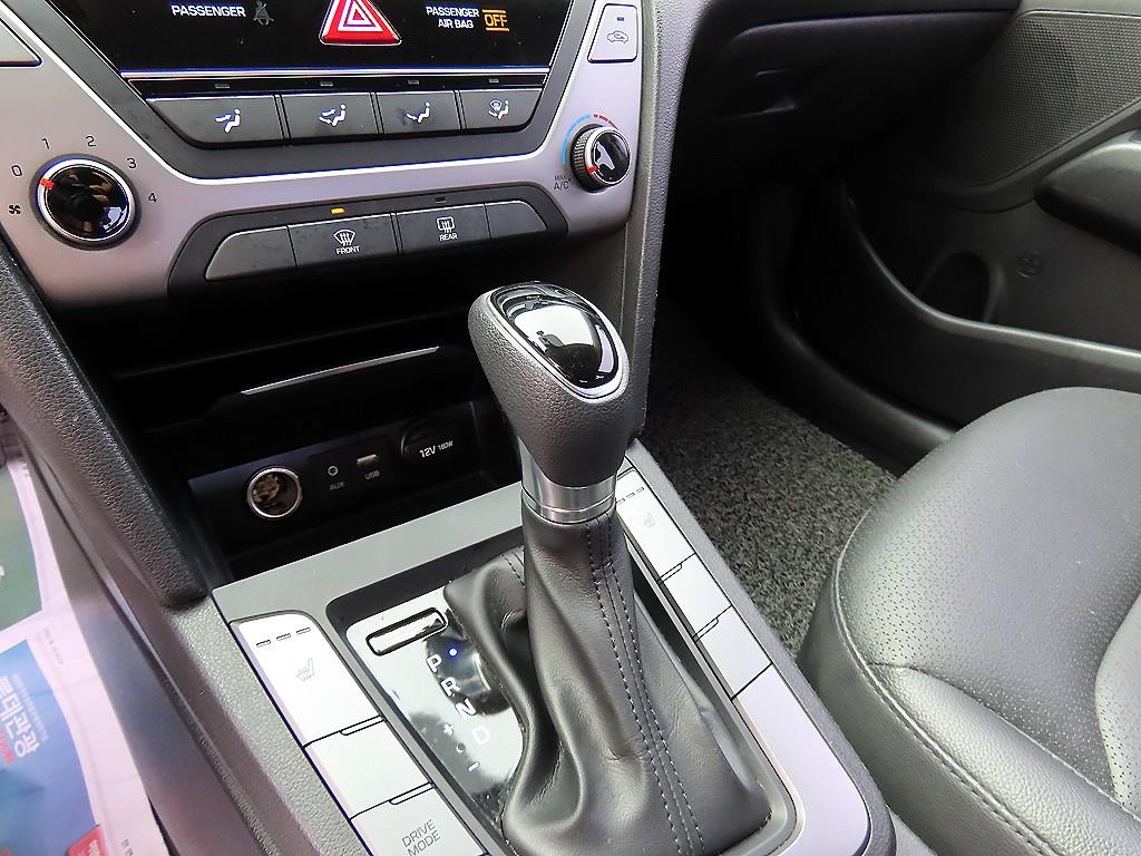 HYUNDAI Avante - Vista 11
