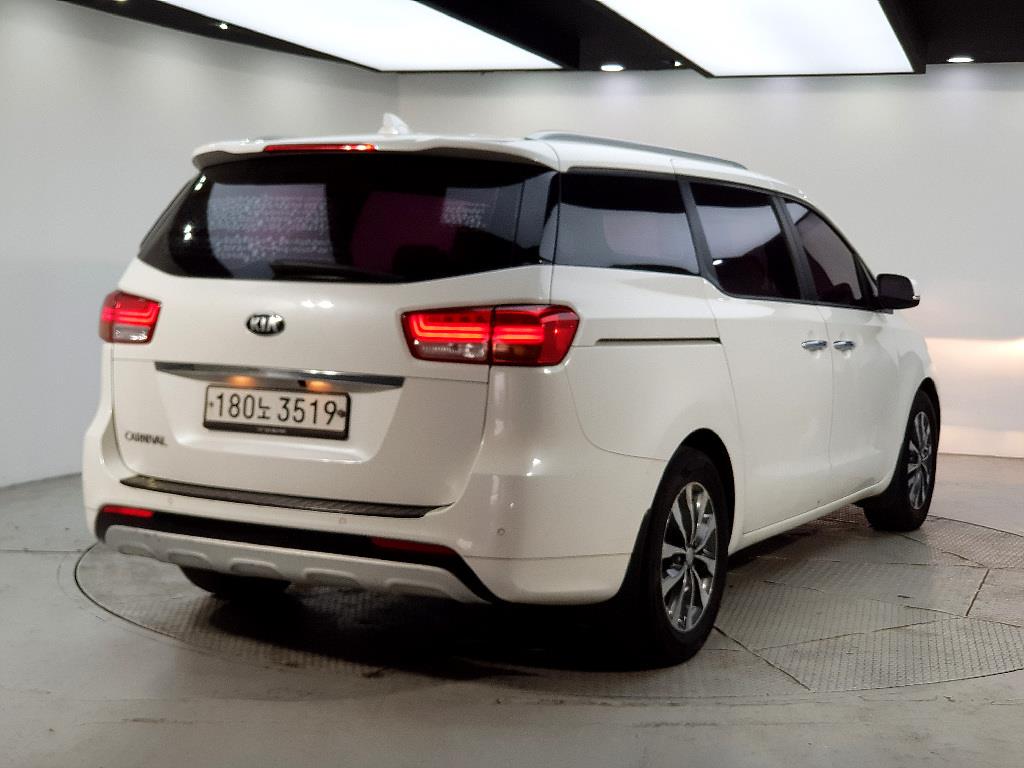 KIA Carnival - Vista 4