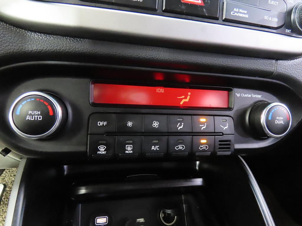 KIA Carens - Vista 12