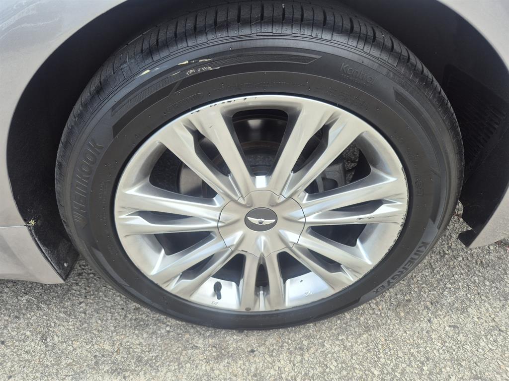 HYUNDAI Genesis - Vista 10