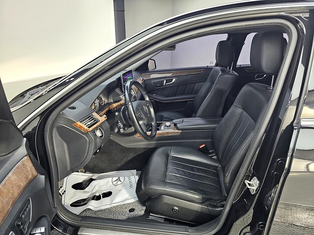 Mercedes Benz E class - Vista 8