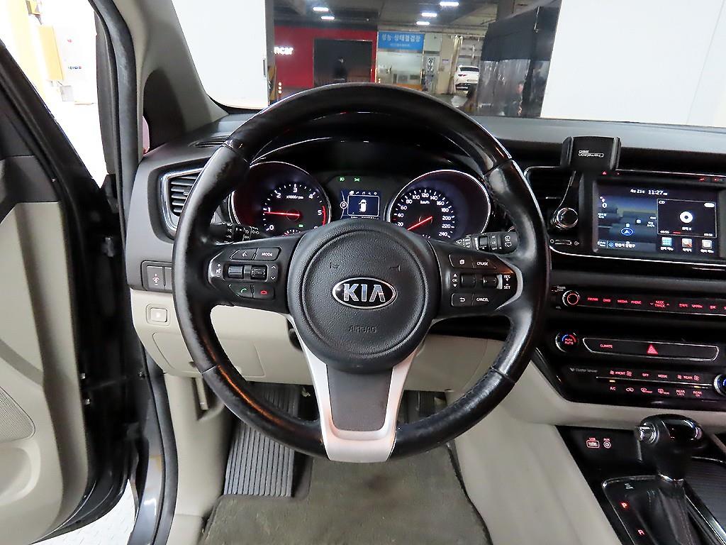 KIA Carnival - Vista 9