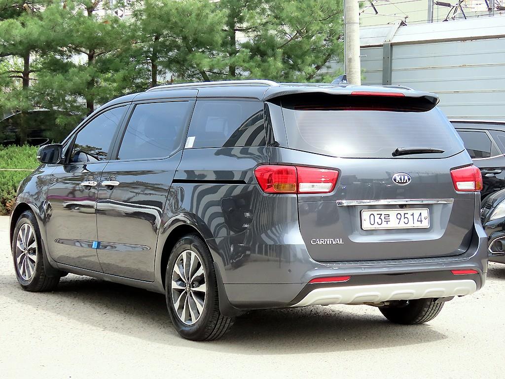 KIA Carnival - Vista 3