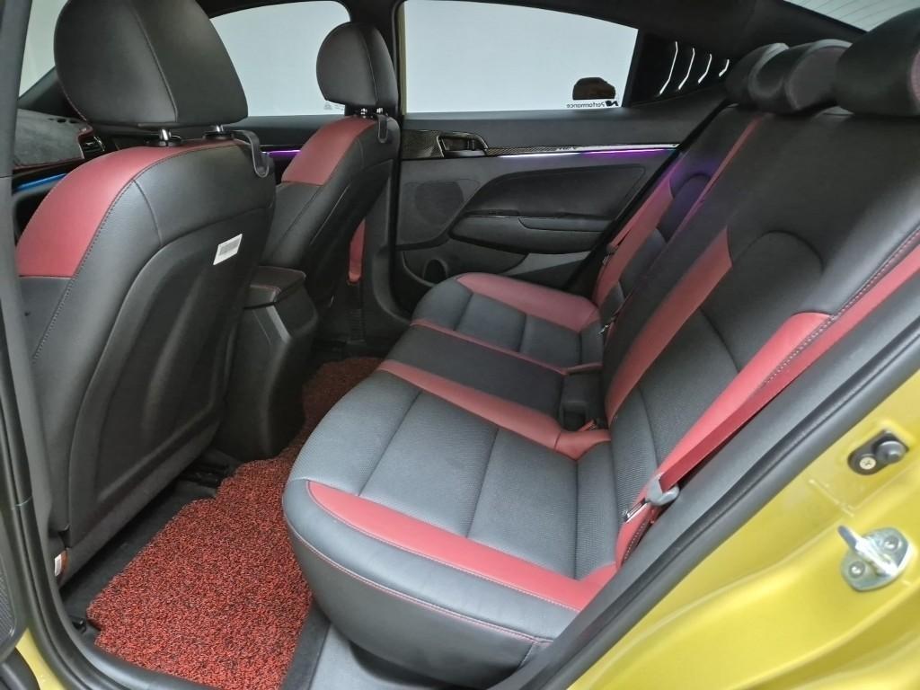 HYUNDAI Avante - Vista 12