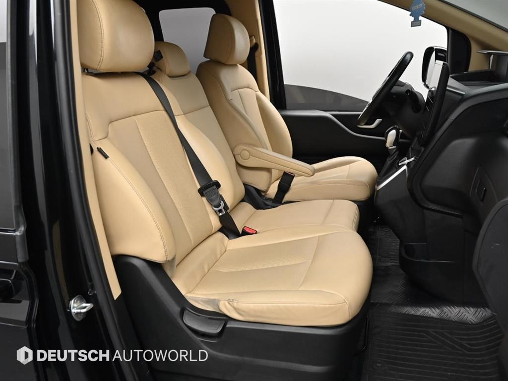 HYUNDAI Staria - Vista 10