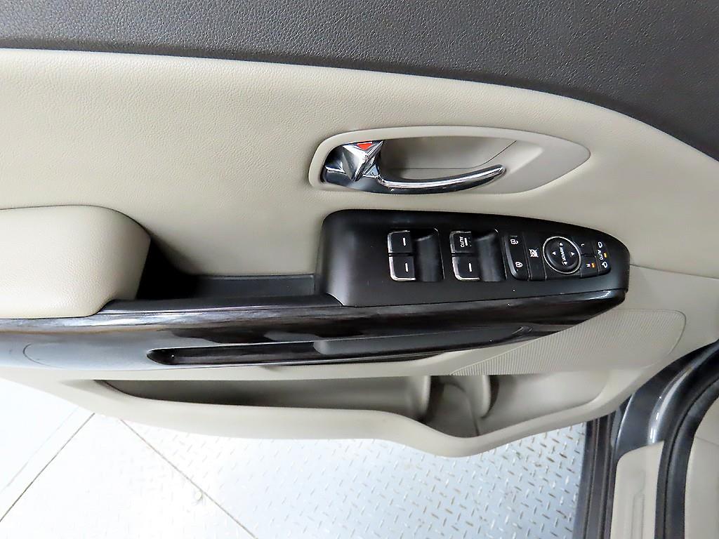 KIA Carnival - Vista 11