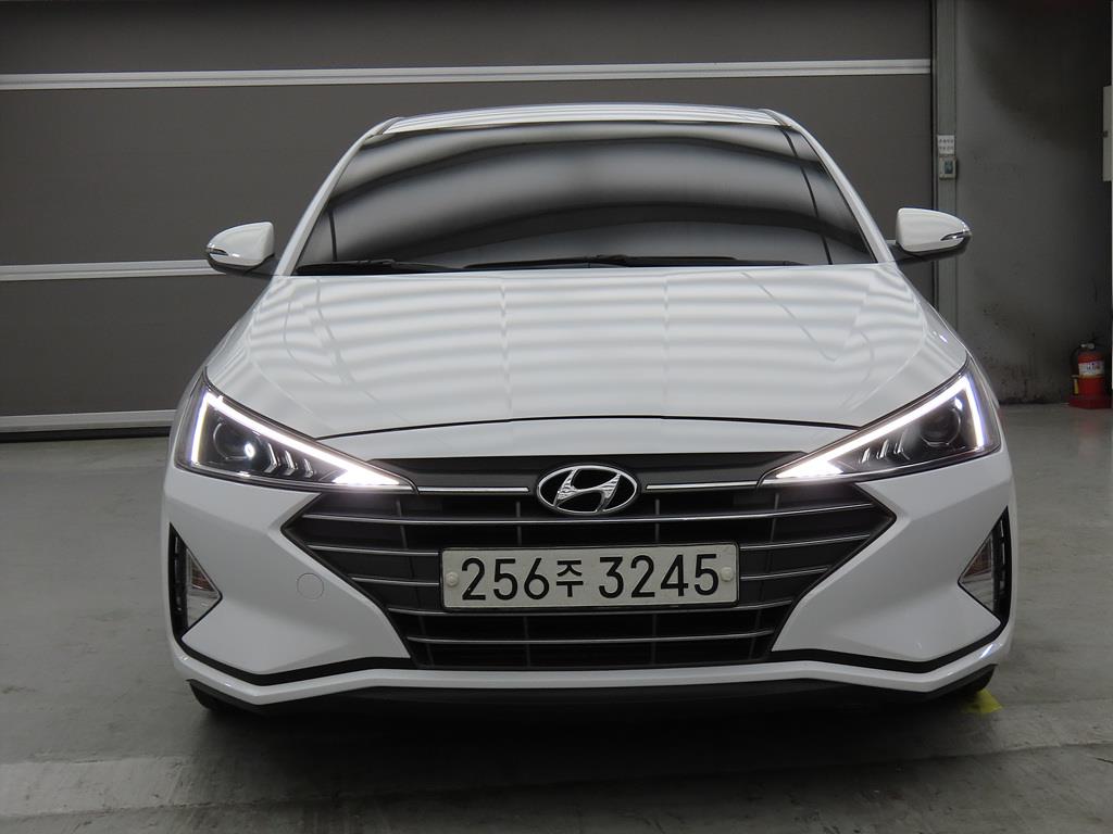 HYUNDAI Avante - Vista 2
