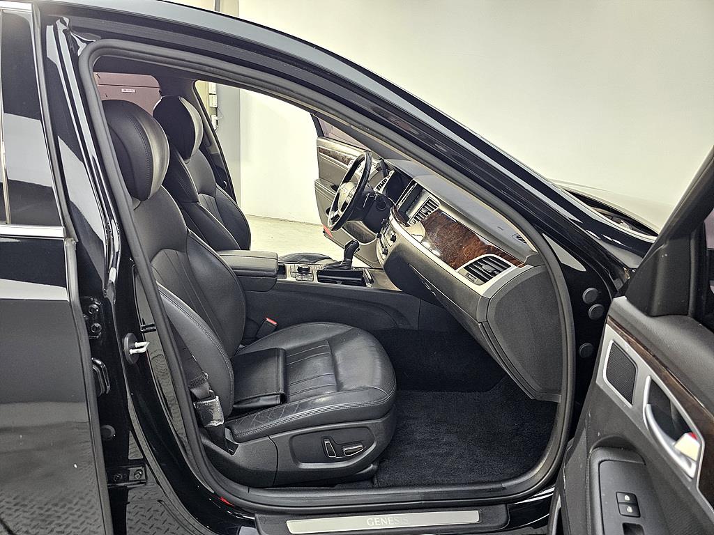 HYUNDAI Genesis - Vista 11