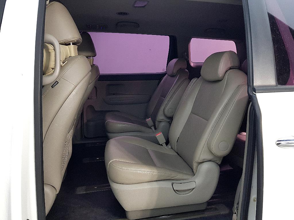 KIA Carnival - Vista 9