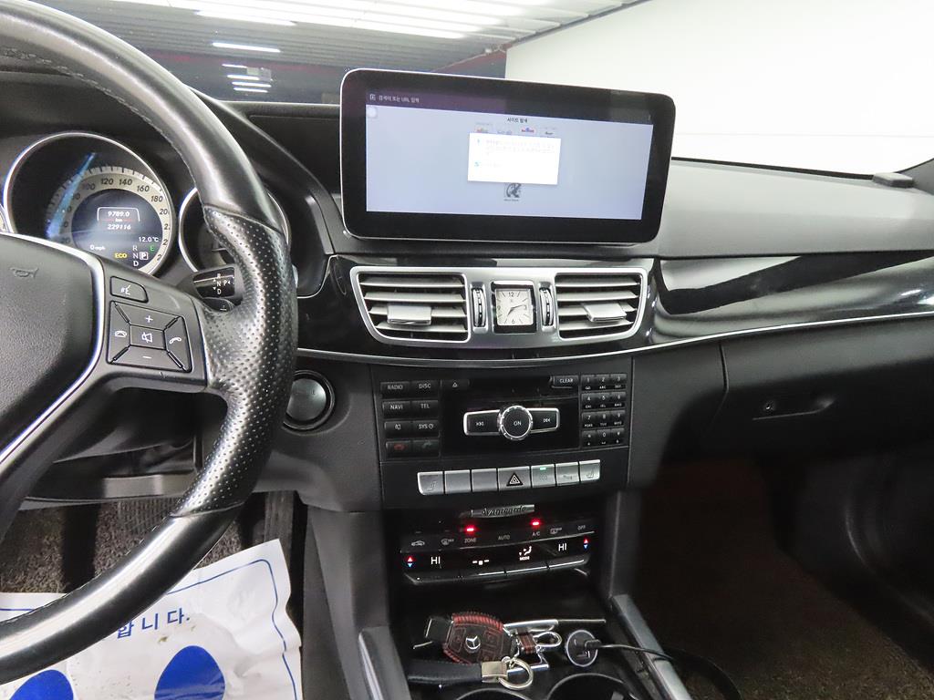 Mercedes Benz E class - Vista 10
