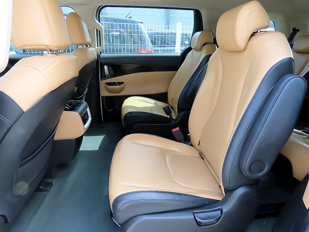 KIA Carnival - Vista 6