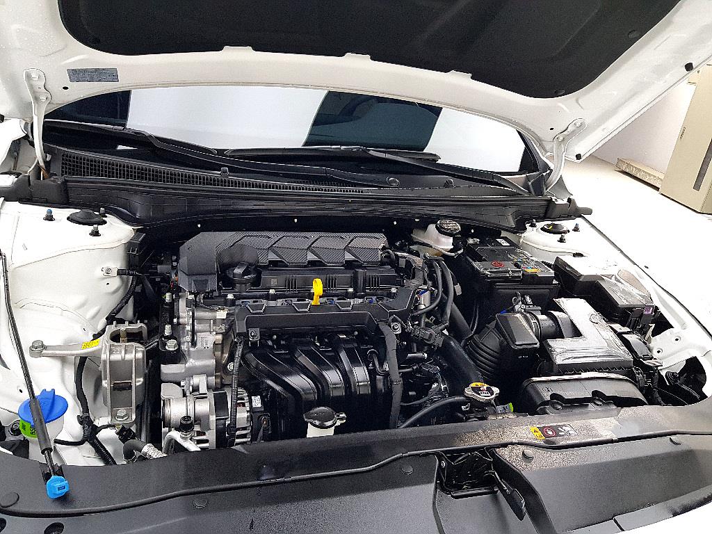 HYUNDAI Avante - Vista 6